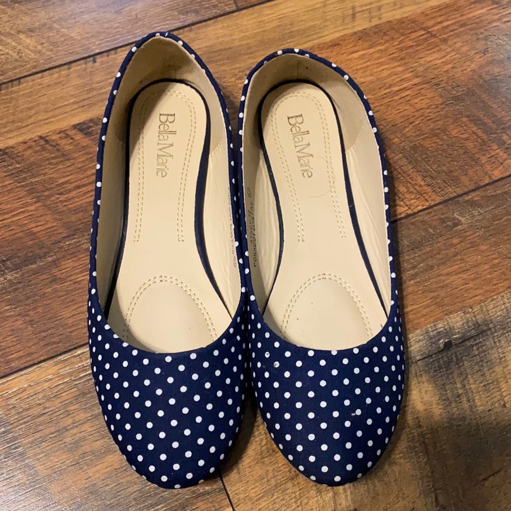 Bella Marie navy w/ white polka dot flats sz 8.5